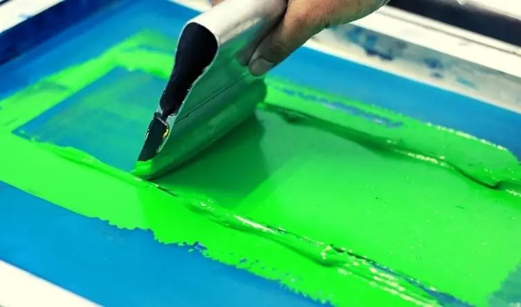 Screen printing with photo emulsification